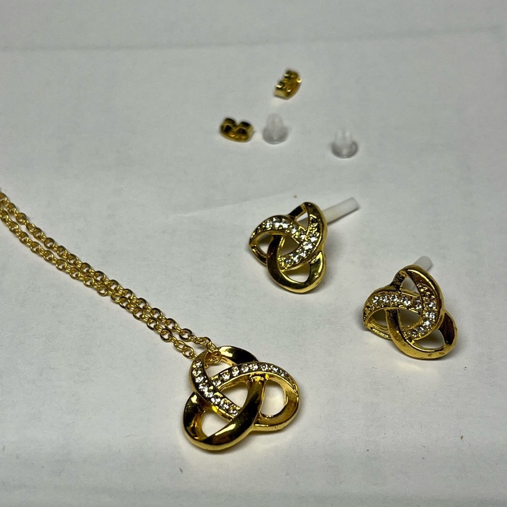Love Knot Infinity Pendant Necklace & Earring Set